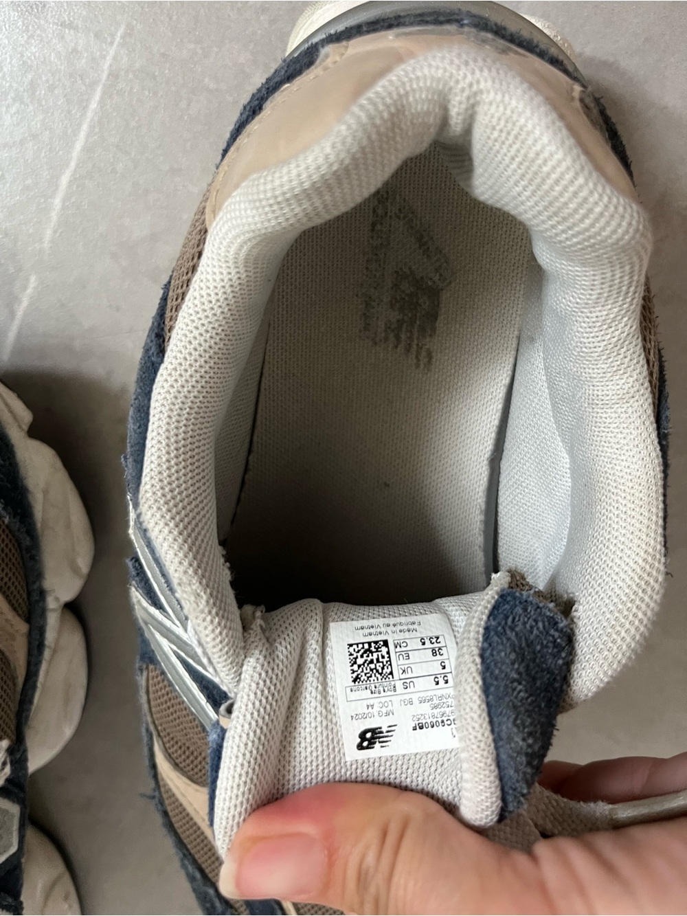 New Balance Navy and Tan Low-Top Sneakers - Picture 3 of 6